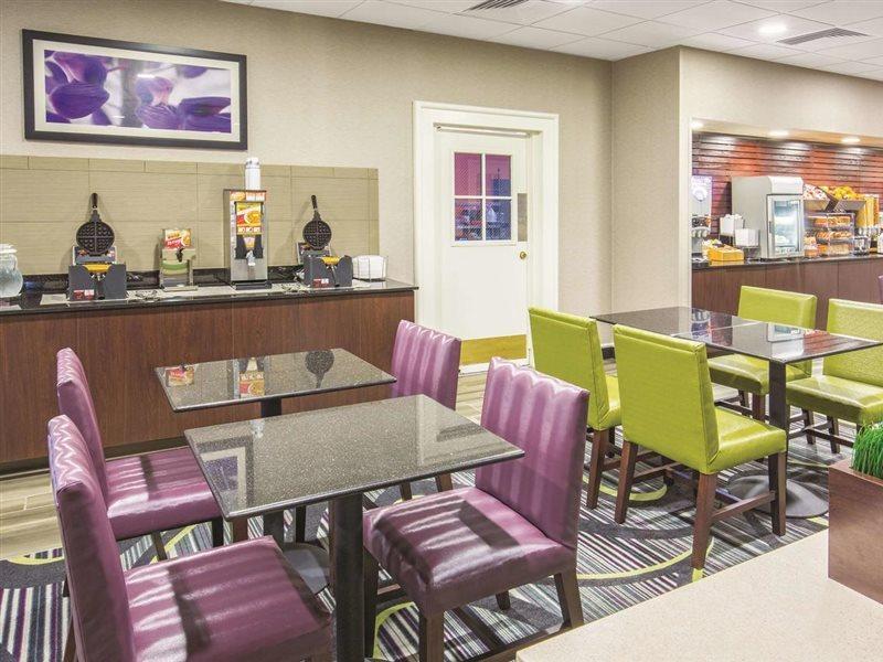Howard Johnson By Wyndham Sacramento Downtown Exterior foto